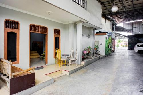 Binjai Hotel | Budget-Friendly OYO 93071 Home Stay Kembar Syariah