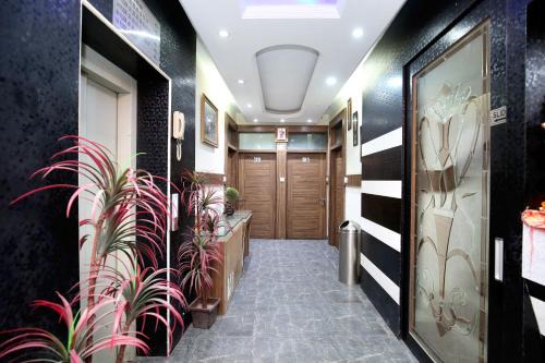 Amritsar Hotel | Welcoming Isha Residency: Family-Friendly with Dining Options