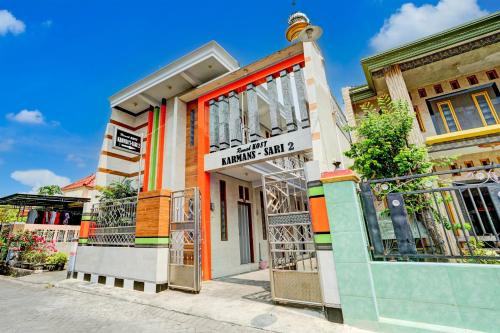 Gresik Hotel | Budget-Friendly Karman's Sari 1 Homestay with Breakfast