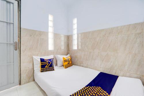 Gresik Hotel | Budget-Friendly Karman's Sari Homestay with Breakfast