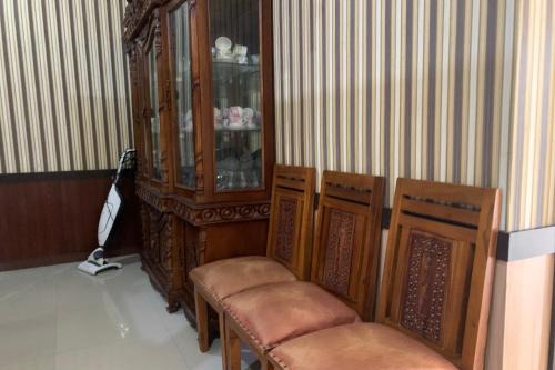 Palopo Hotel | Budget-Friendly Stay at OYO 93778 Kost Hidayat Syariah