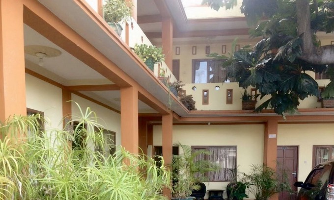 Tetebatu Hotel | Budget-Friendly Stay at OYO 93912 Kost Takalar with Breakfast