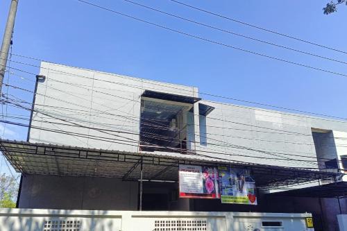 Somba Opu Hotel | Cozy OYO 94114 Melros Place Homestay for Your Getaway