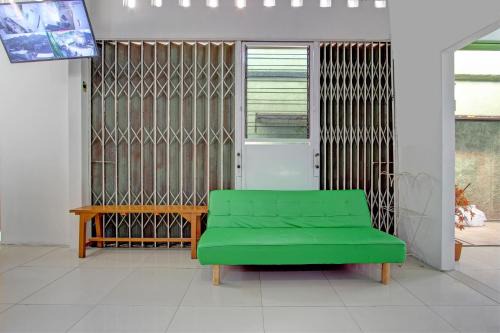 West Semarang Hotel | Budget-Friendly Stay at OYO 93095 New Puspa Residence