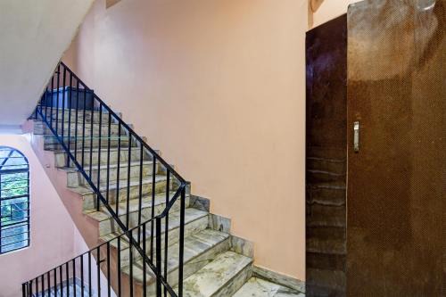Chinar Park Hotel | Convenient OYO Padmavati Projects Near Netaji Airport