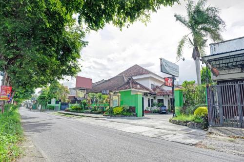 Tulungagung Hotel | Budget-Friendly Stay at OYO 90735 Palem Garden with Breakfast