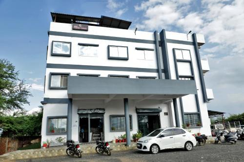 Jabalpur Hotel | Discover Collection O 82871 Hotel Park Land in Jabalpur