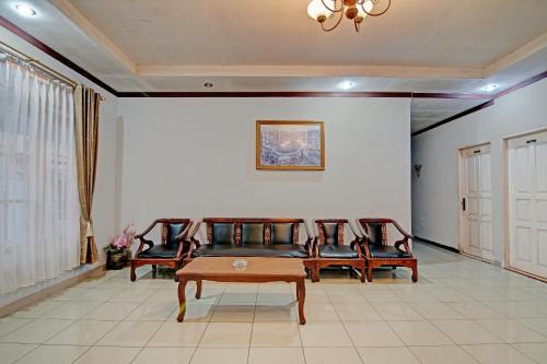 Pasir Pengaraian Hotel | Budget-Friendly Stay at OYO 92502 Penginapan Rokan Permai