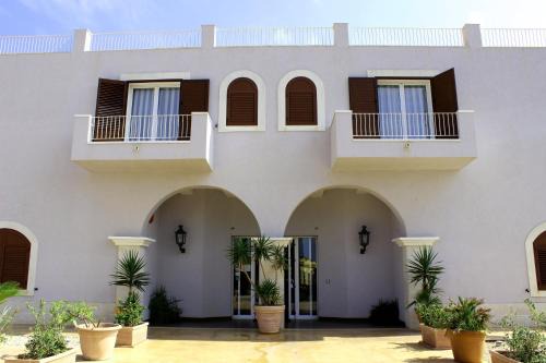 Lampedusa Hotel | Discover Hotel O'scià: Top-Rated with Family-Friendly Amenities
