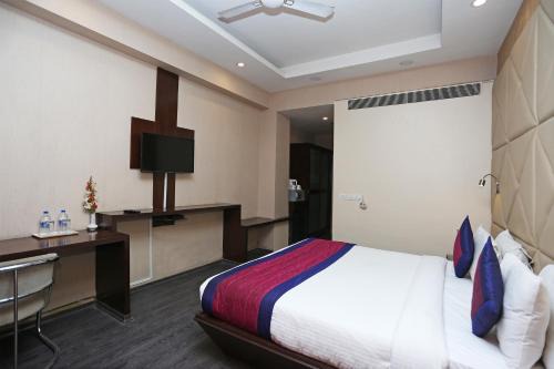 DLF Phase 3 Hotel | Guest Rated 9.5: FabHotel Green Wood with Family Amenities