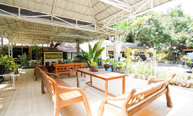 Probolinggo Hotel | Budget-Friendly Stay at OYO 1652 Hotel Tampiarto