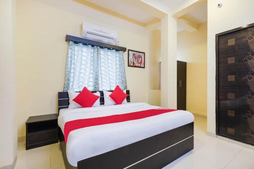 Sanwer Hotel | Budget-Friendly Stay at OYO The Dreams with Family Amenities