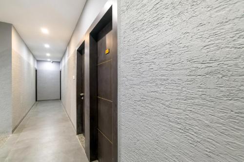 Sanwer Hotel | Pet-Friendly Comfort at OYO The Rudraksh Inn 2