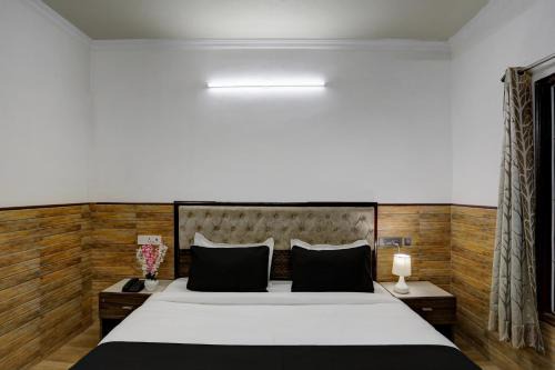 Sector D Hotel | Family-Friendly Stay at OYO Hotel Vasant Vilas