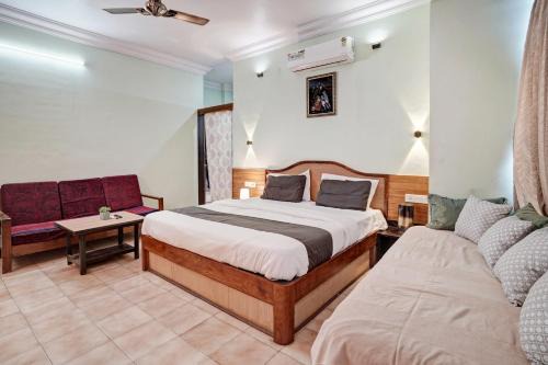 Chitradurga Hotel | Family-Friendly Stays at OYO Hotel Veda Comforts