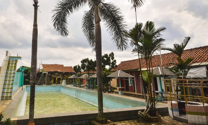 Banjar Hotel | Budget-Friendly Stay at Villa Tirta Melati Syariah