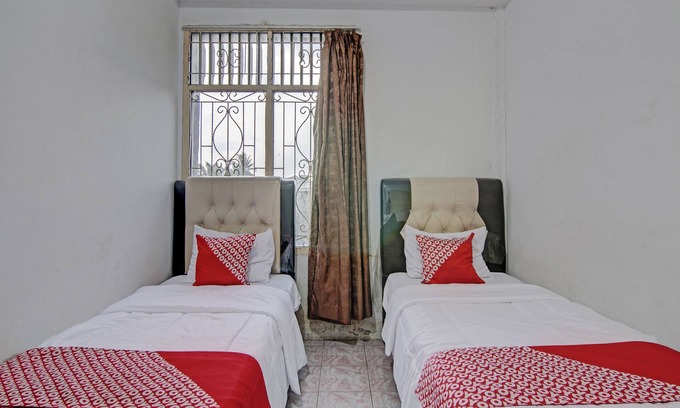 Jago Hotel | Budget-Friendly OYO 92746 Wisma 35 with Breakfast Included
