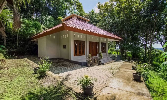 Ungaran Barat House | Cozy Stay at OYO 3335 Wisma Langen Werdhasih with Breakfast
