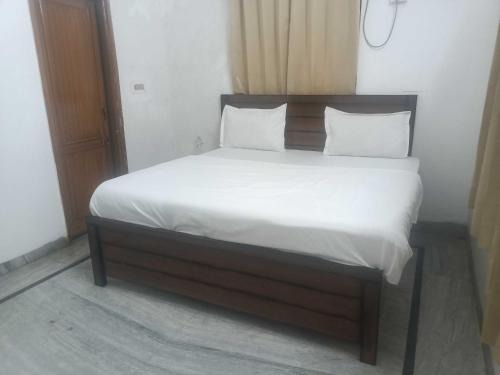 Nagina Hotel | HOTEL O YOUVRAJ