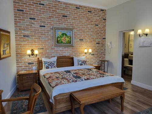 Plovdiv Center Hotel | Budget-Friendly Hotel Odeon: Child-Friendly Getaway