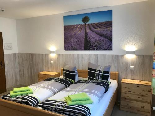 Oberpleis House | Cozy Hotel Oelberg: Pet-Friendly Retreat in Königswinter