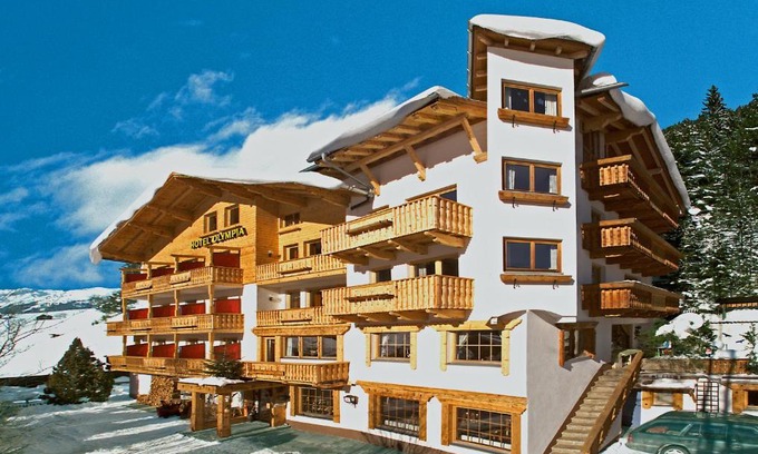 Pettneu am Arlberg Hotel | Family-Friendly Hotel Olympia with Oceanfront Pool Access