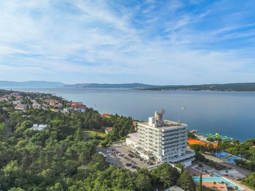 Crikvenica Hotel | Discover Comfort at Hotel Omorika: Ocean View & Pet Friendly