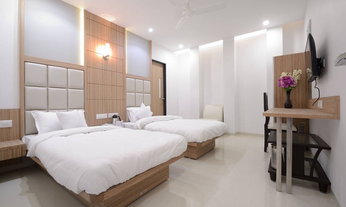 Ahmedabad City Centre Hotel | Budget-Friendly Hotel One Up with Breakfast & Family Perks