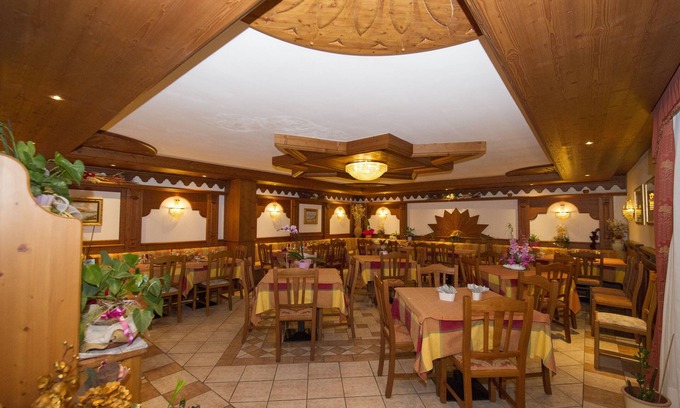 Passo del Tonale Hotel | Discover Hotel Orchidea: Family-Friendly with Spa & Dining