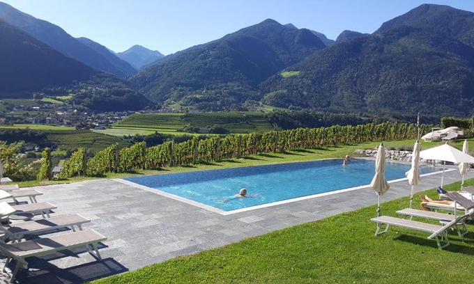 Novacella Hotel | Hotel Pacherhof: Pet-Friendly Oasis with Spa & Pool