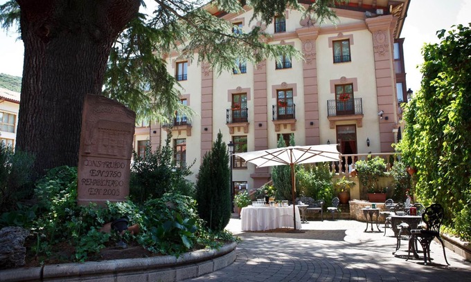 Ezcaray Hotel | Hotel Palacio Azcárate: Rated 9.2 with Spa & Family Amenities
