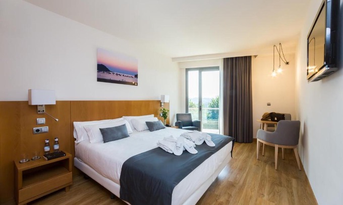 San Sebastian Hotel | Comfortable Stay at Hotel Palacio de Aiete - Pet Friendly