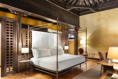 Centro - Sagrario Hotel | Elegant Stay at Hotel Palacio de Santa Paula, Autograph Collection