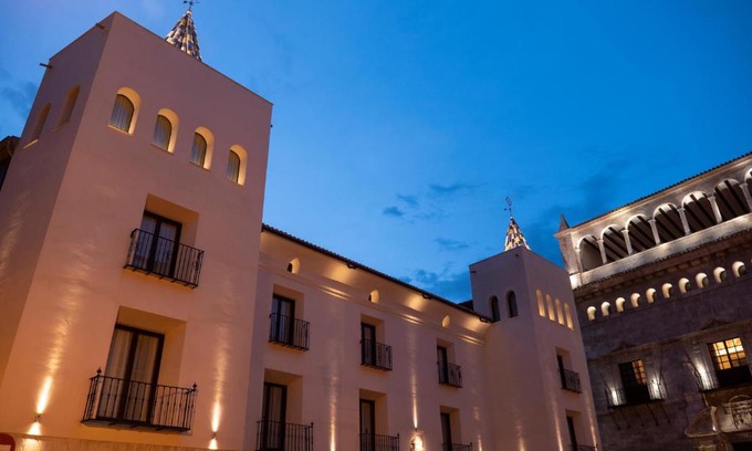 Old Town Hotel | Explore Hotel Palacio La Marquesa: Pet-Friendly & Accessible