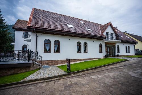 Oravsky Podzamok Hotel | Discover Hotel Palatín: Wheelchair Accessible & Family-Friendly