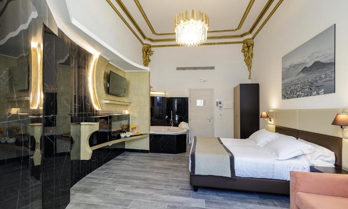 Naples Hotel | Discover Comfort at Hotel Palazzo Argenta with Breakfast