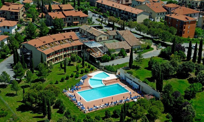 San Quirico d'Orcia Hotel | Oceanfront Hotel Palazzuolo: Pet-Friendly with Pool & Views
