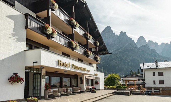 San Martino di Castrozza Hotel | Relax at Hotel Panorama with Spa and Hot Tub Amenities