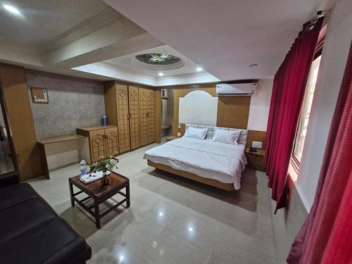 Jamnagar Hotel | Inviting Hotel Paradise with Family-Friendly Amenities