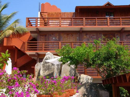Coacoyul Bed & Breakfast | Discover Hotel Paradise Lagoon: Oceanfront Bliss Awaits