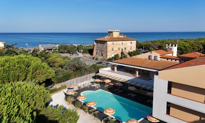 Marina di Bibbona Hotel | Oceanfront Bliss at Hotel Paradiso Verde - 8.5/10 Rated Stay