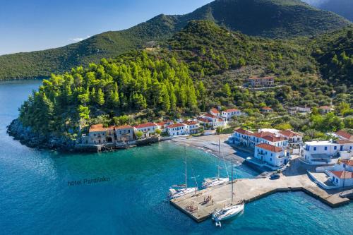 Charakas Hotel | Exceptional Oceanfront Stay at Hotel PARALIAKO Kyparissi