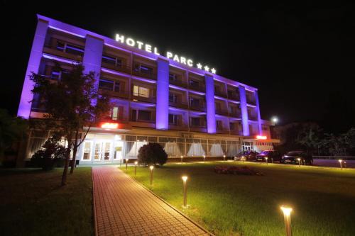 Craiova Hotel | Inviting Stay at Hotel Parc with Hot Tub & Family Amenities