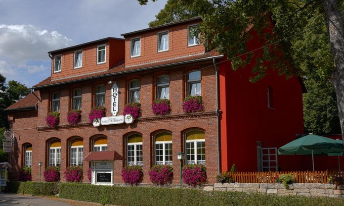 Zwickau Hotel | Discover Hotel Park Eckersbach: Family-Friendly Comfort