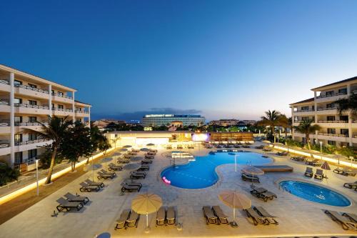 El Madronal Apartment | Experience Relaxation at Hotel Parque La Paz with Ocean Views