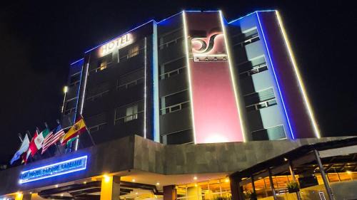 Tlalnepantla de Baz Hotel | Discover Hotel Parque Satelite: Family-Friendly & Accessible
