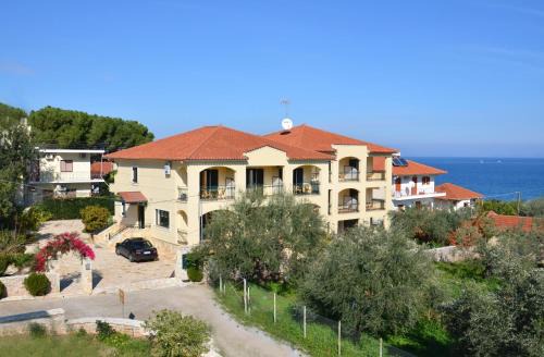 Poulithra Apartment | Top-Rated Hotel Patelis: Family-Friendly & Accessible Stay