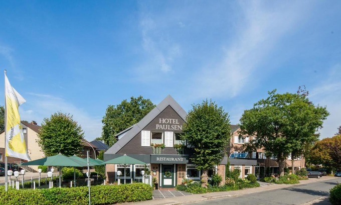 Zeven Hotel | Discover Hotel Paulsen: Pet Friendly with Breakfast Included