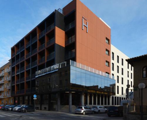 Casco Antiguo Hotel | Discover Hotel Pedro I De Aragon: 4-Star Oceanfront Retreat