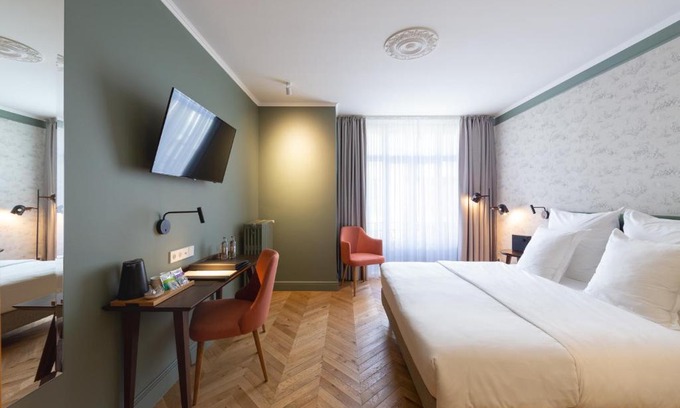 Gare Hotel | Pet-Friendly Hotel Perrin: A 4-Star Guest Favorite